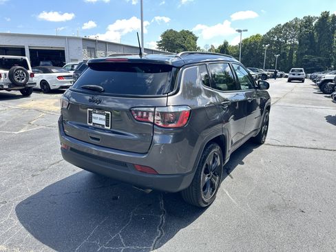 Used 2018 Jeep Compass Latitude w/ Popular Equipment Group FWD image 9