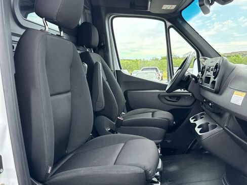 Used 2025 Mercedes-Benz Sprinter 2500 image 17