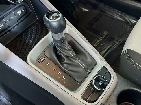 Used 2022 Hyundai Venue SEL w/ Cargo Package image 25