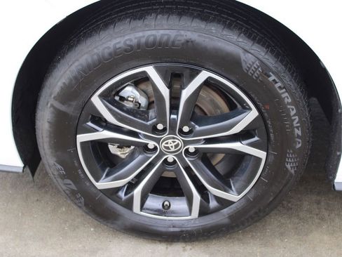 Used 2025 Toyota Sienna Platinum image 13