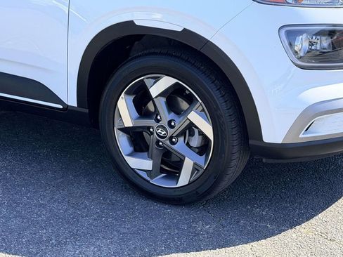 Used 2025 Hyundai Venue Limited FWD image 7