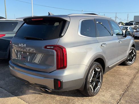 Used 2025 Kia Telluride S FWD image 2