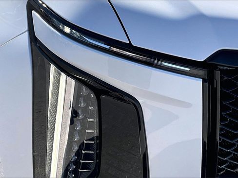 Used 2025 Cadillac Escalade Sport Platinum w/ LPO, ONYX Package image 30