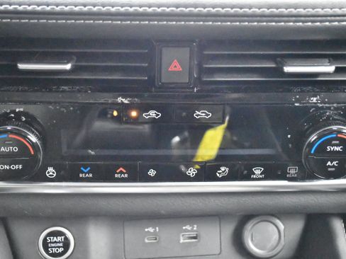 Used 2023 Nissan Rogue SL w/ SL Premium Package image 29