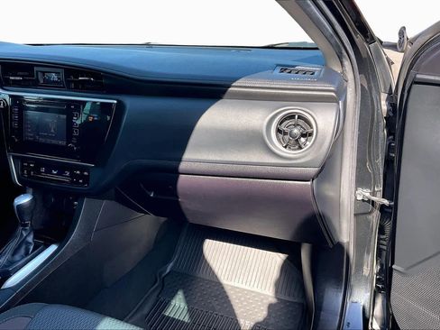 Used 2018 Toyota Corolla LE image 17