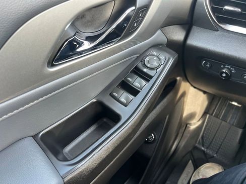 Certified 2021 Chevrolet Traverse LT image 6