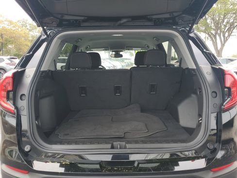 Used 2024 GMC Terrain SLE image 9