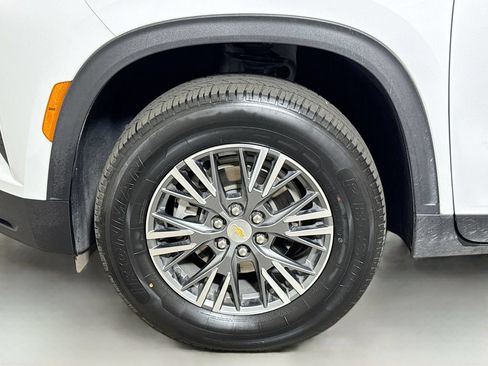 Used 2025 Chevrolet Traverse LT FWD image 30