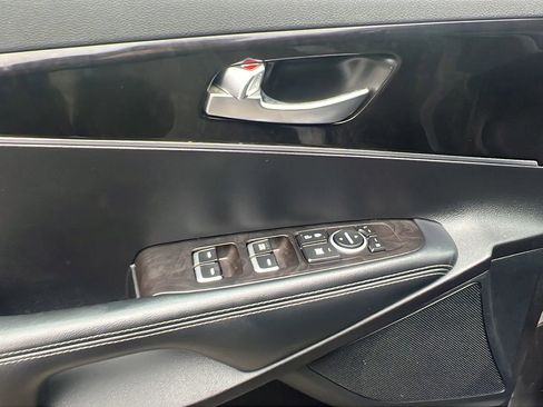 Used 2018 Kia Sorento LX image 23