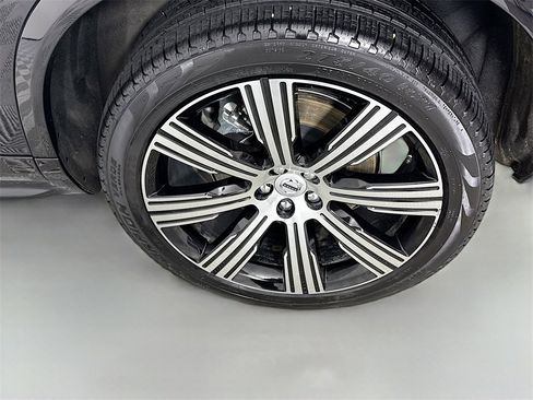 Used 2025 Volvo XC90 B6 Plus w/ Protection Package Premier image 24