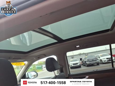 Used 2025 Volkswagen Atlas SE AWD/4WD image 11