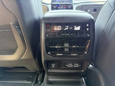 Used 2024 Jeep Grand Cherokee L Overland w/ Luxury Tech Group IV AWD/4WD image 20