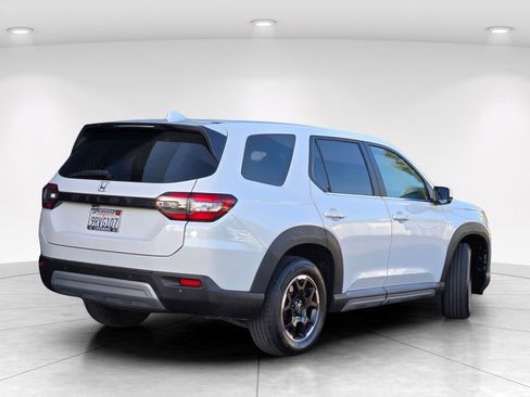 Used 2025 Honda Pilot EX-L image 4