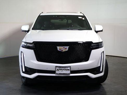 Used 2022 Cadillac Escalade Sport w/ Heavy-Duty Trailer Package AWD/4WD image 9