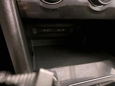 Used 2021 Volkswagen Tiguan SE image 26