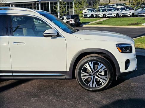 New 2026 Mercedes-Benz GLB 250 4MATIC image 5