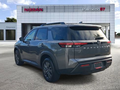 Certified 2024 Nissan Pathfinder SV FWD image 4