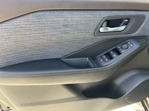 Used 2023 Nissan Rogue SV FWD image 12