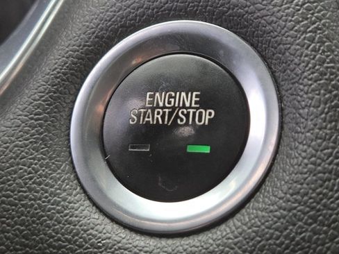 Used 2022 Chevrolet Traverse LT AWD/4WD image 24