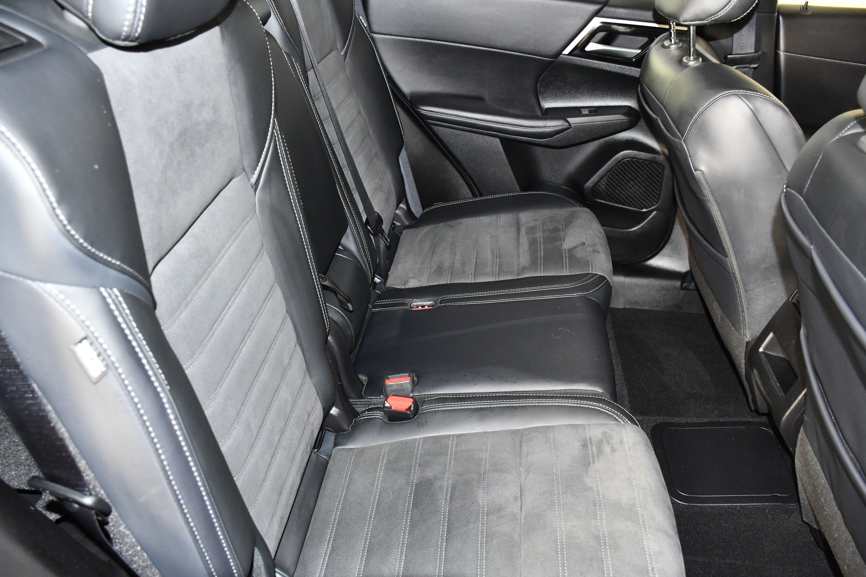 Used 2025 Mitsubishi Outlander SE AWD/4WD image 45