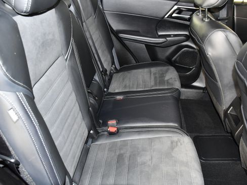 Used 2025 Mitsubishi Outlander SE AWD/4WD image 45