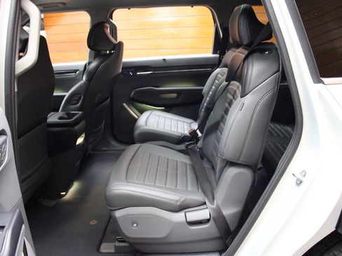 Used 2024 Kia EV9 Land image 29