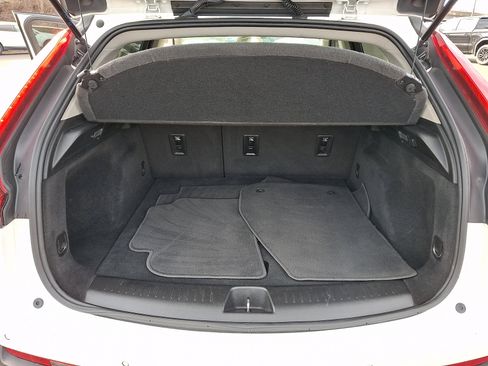 Used 2020 Cadillac XT4 Luxury w/ Cold Weather Package image 30