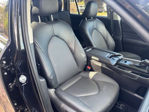 Used 2025 Toyota Grand Highlander FWD image 39