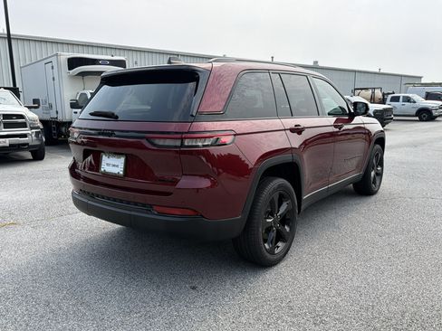 Used 2023 Jeep Grand Cherokee Limited w/ Black Appearance Package RWD image 8