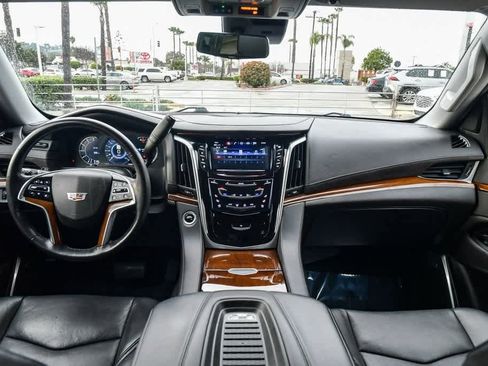 Used 2020 Cadillac Escalade Luxury image 14