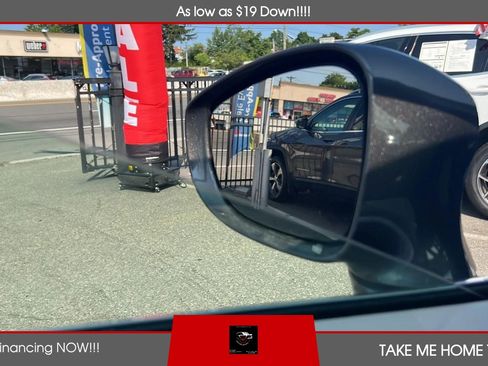 Used 2019 Chrysler Pacifica Touring-L FWD image 18