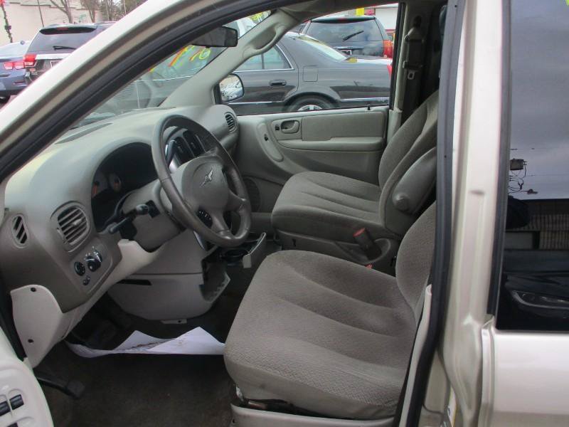 Used 2007 Chrysler Town & Country Touring FWD image 11