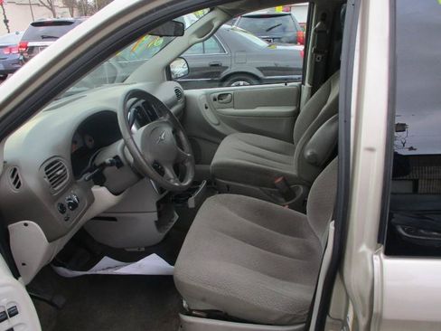 Used 2007 Chrysler Town & Country Touring FWD image 11