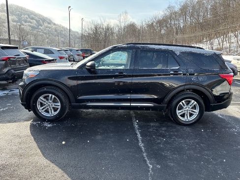Used 2020 Ford Explorer XLT w/ Equipment Group 202A image 2