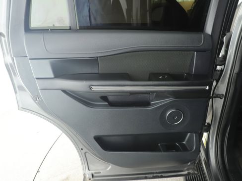 Used 2020 Ford Expedition XLT image 17