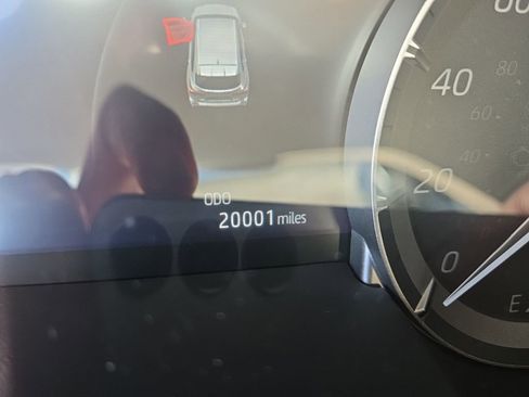 Used 2022 Toyota Highlander XLE image 11