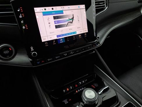 Used 2024 Jeep Wagoneer Series III image 8