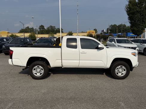Used 2021 Toyota Tacoma SR w/ SR Convenience Package RWD image 11