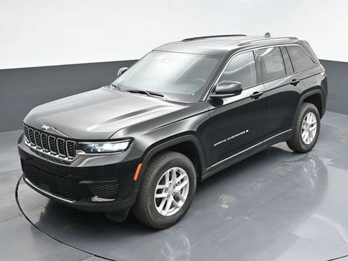 Used 2024 Jeep Grand Cherokee Laredo X AWD/4WD image 33