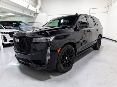 Used 2023 Cadillac Escalade Sport Platinum w/ LPO, ONYX Package AWD/4WD image 9