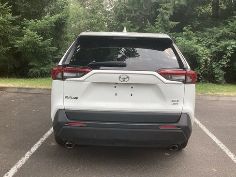 Used 2021 Toyota RAV4 XLE w/ Convenience Package AWD/4WD image 18