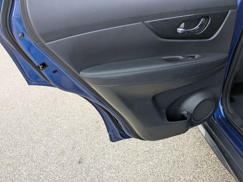 Used 2019 Nissan Rogue SV image 23