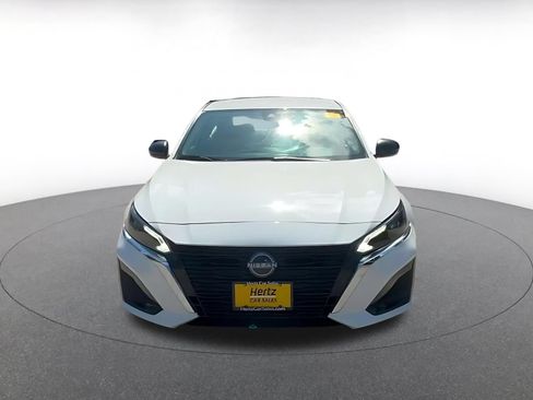 Used 2025 Nissan Altima 2.5 SV FWD image 4