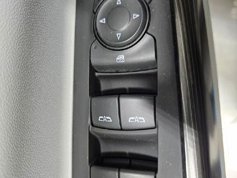 Used 2023 GMC Acadia SLT FWD image 29