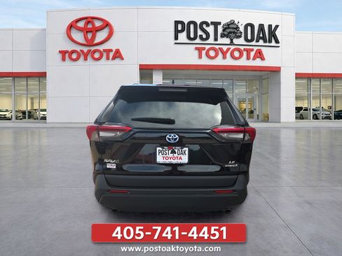 Used 2021 Toyota RAV4 LE AWD/4WD image 5