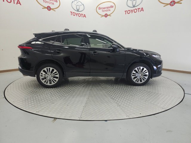 Used 2022 Toyota Venza XLE AWD/4WD image 3