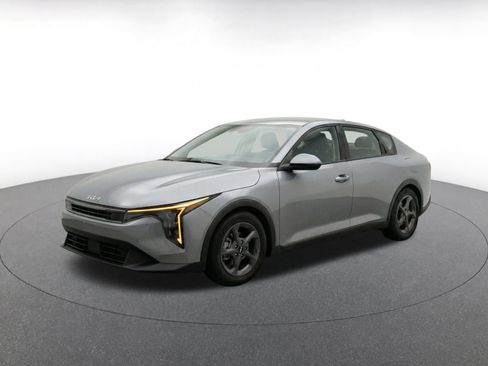 Used 2025 Kia K4 FWD image 3