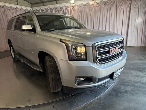 Used 2017 GMC Yukon XL SLT AWD/4WD image 3