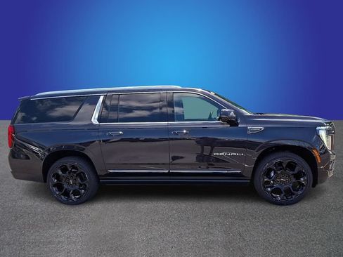 Used 2025 GMC Yukon XL Denali Ultimate AWD/4WD image 3