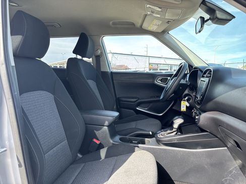 Used 2020 Kia Soul S FWD image 23